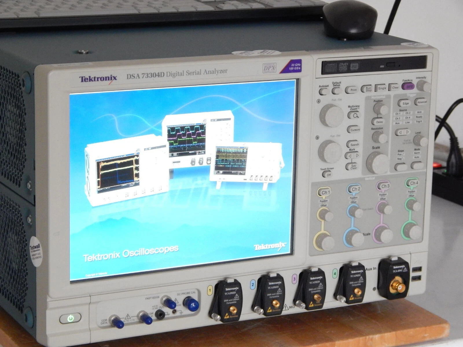 Tektronix DSA73304D 33GHz 100GS/s DSA oscilloscope WIN 10, NIST cal. w/ data Tektronix DSA73304D 33GHz 100GS/s DSA oscilloscope WIN 10, NIST cal. w/ data